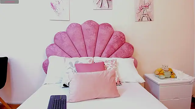 MilaaAdams online show from May 28, 11:18 am
