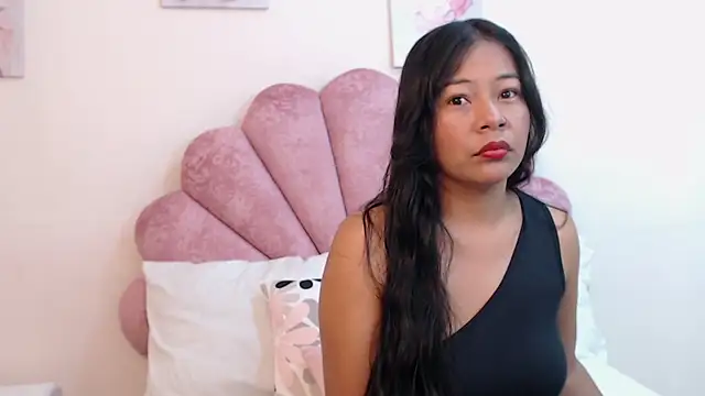 Snapshot of MilaaAdams chatting on July 6, 11:18 am MilaaAdams online show from July 6, 11:18 am