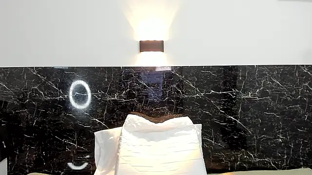 Juliabadlee online show from December 1, 11:36 pm