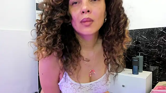 Juliabadlee online show from March 16, 12:12 am