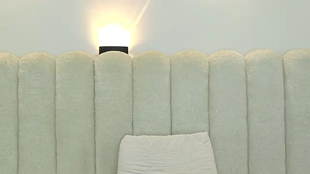 Snapshot of Juliabadlee chatting on November 12, 8:41 pm Juliabadlee online show from November 12, 8:41 pm