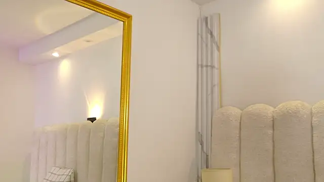 Snapshot of Juliabadlee chatting on November 29, 8:23 pm Juliabadlee online show from November 29, 8:23 pm