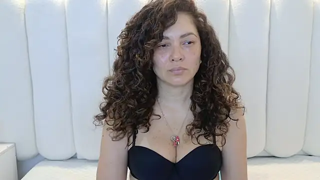 Snapshot of Juliabadlee chatting on December 2, 8:26 pm Juliabadlee online show from December 2, 8:26 pm