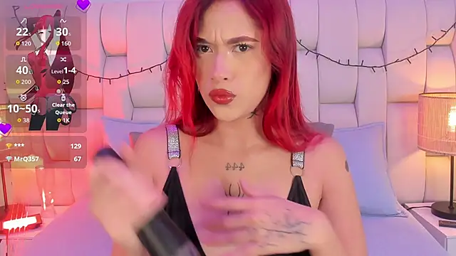 Snapshot of SkinnyFoxy chatting on December 2, 7:20 pm SkinnyFoxy online show from December 2, 7:20 pm