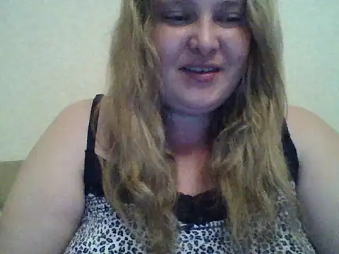 Snapshot of ParisMimi chatting on June 8, 8:31 pm ParisMimi online show from June 8, 8:31 pm