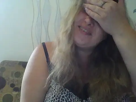 Snapshot of ParisMimi chatting on July 21, 5:54 am ParisMimi online show from July 21, 5:54 am