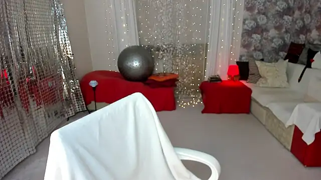 Snapshot of KarinaSweeety chatting on October 7, 5:48 am KarinaSweeety online show from October 7, 5:48 am