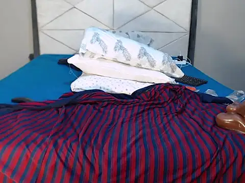 Snapshot of judy_the_booty chatting on February 19, 11:04 pm judy the booty online show from February 19, 11:04 pm