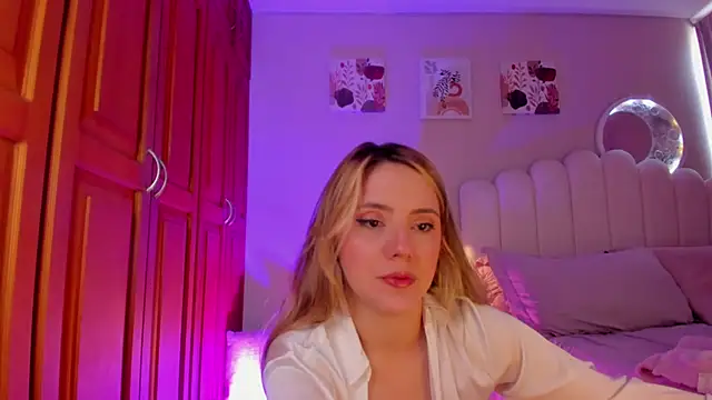 martinaaricci online show from February 24, 2:04 pm