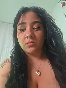 Snapshot of bigboobsrose1 chatting on April 21, 1:42 am bigboobsrose1 online show from April 21, 1:42 am