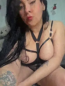 Snapshot of bigboobsrose1 chatting on May 12, 10:23 am bigboobsrose1 online show from May 12, 10:23 am