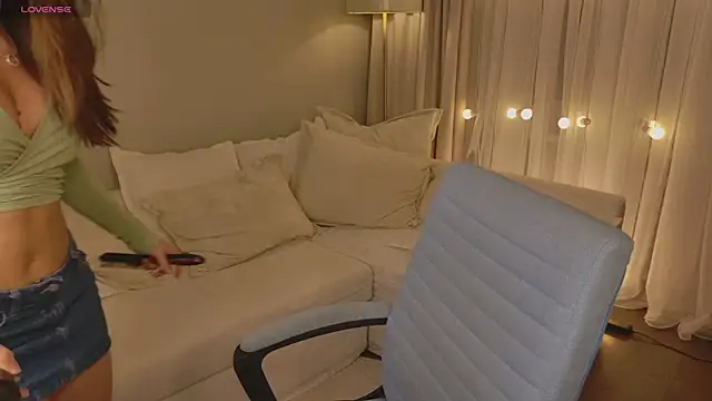 EmiliaDreams online show from February 20, 4:40 pm