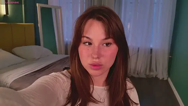 EmiliaDreams online show from April 13, 4:56 pm