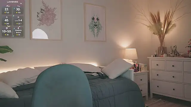 Aniiehottie online show from July 6, 8:44 am