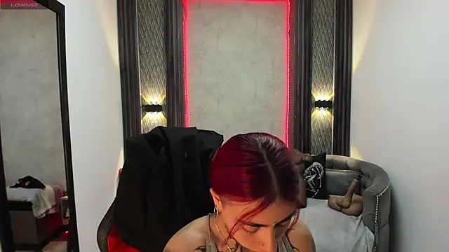 selene red  online show from March 6, 4:07 pm