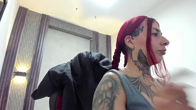 Snapshot of selene_red_ chatting on June 28, 2:28 am selene red online show from June 28, 2:28 am