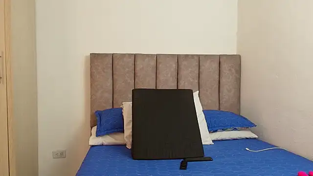 karina lewis  online show from March 5, 4:13 am