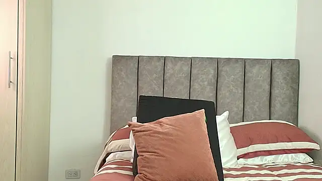 Snapshot of karina_lewis_ chatting on May 2, 5:12 am karina lewis online show from May 2, 5:12 am