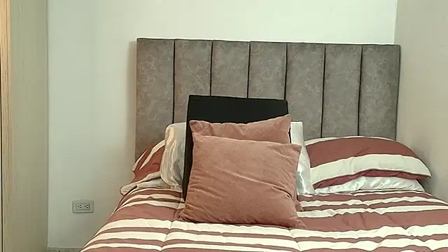 Snapshot of karina_lewis_ chatting on May 4, 5:36 am karina lewis online show from May 4, 5:36 am