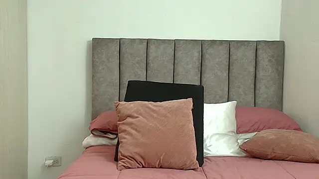 Snapshot of karina_lewis_ chatting on May 23, 4:50 am karina lewis online show from May 23, 4:50 am