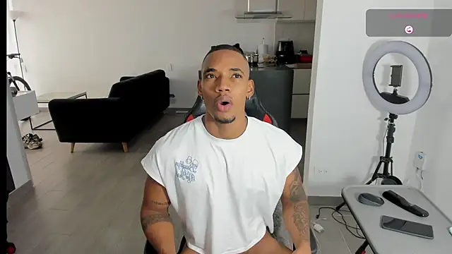 Snapshot of TROYWESLY- chatting on July 4, 7:42 pm TROYWESLY- online show from July 4, 7:42 pm
