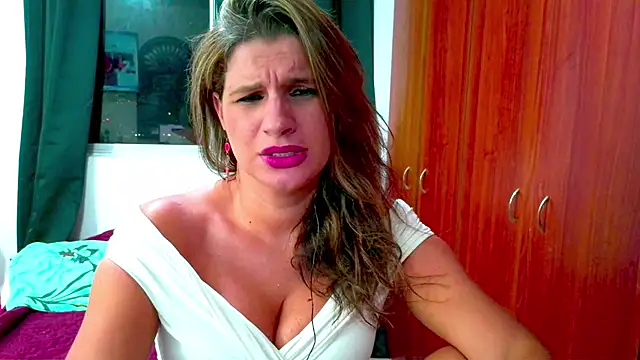 Snapshot of dalila_sexxx chatting on February 1, 3:41 am dalila sexxx online show from February 1, 3:41 am