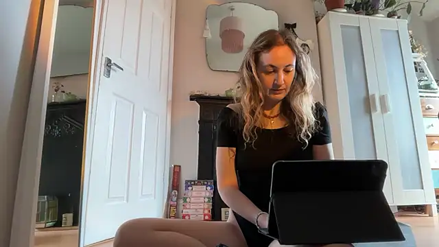 Littlelolo60 online show from September 14, 8:57 am