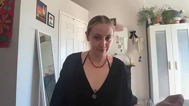 Snapshot of Littlelolo60 chatting on April 24, 1:35 pm Littlelolo60 online show from April 24, 1:35 pm