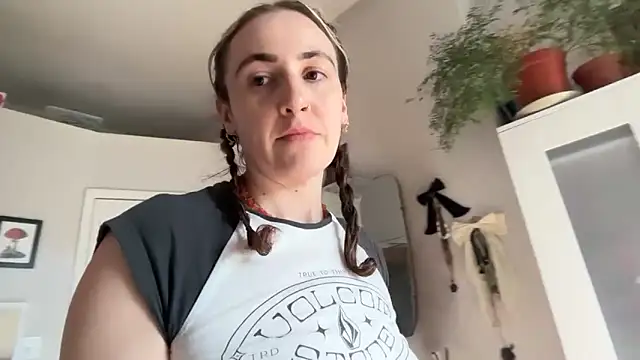Snapshot of Littlelolo60 chatting on May 9, 3:17 pm Littlelolo60 online show from May 9, 3:17 pm