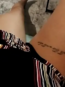 Snapshot of MarochienneAnissa chatting on February 26, 12:20 am MarochienneAnissa online show from February 26, 12:20 am