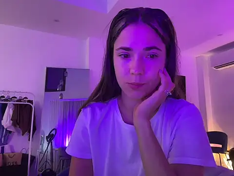 Snapshot of Mika_Miller chatting on September 18, 5:42 am Mika Miller online show from September 18, 5:42 am