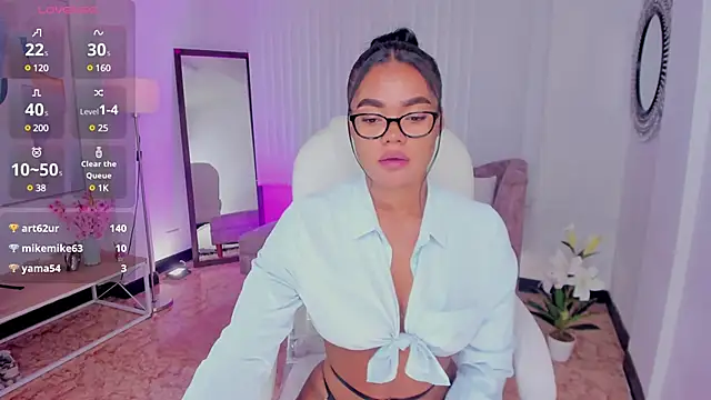 Snapshot of madisson_davon chatting on March 6, 5:00 pm madisson davon online show from March 6, 5:00 pm