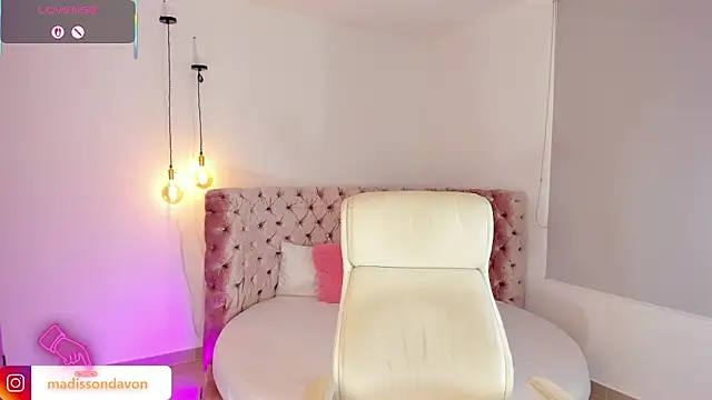 Snapshot of madisson_davon chatting on October 7, 8:06 pm madisson davon online show from October 7, 8:06 pm