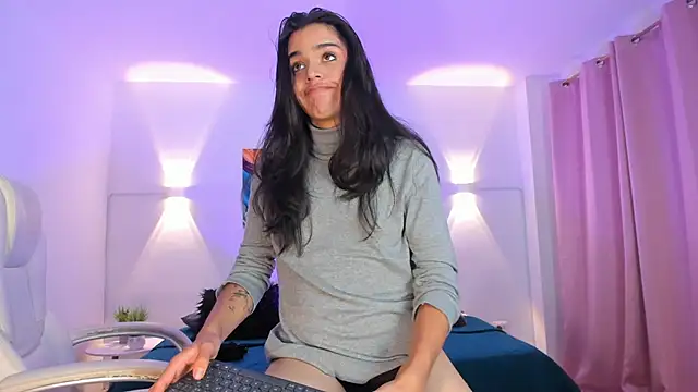 Snapshot of NoahCasstro chatting on January 7, 10:52 pm NoahCasstro online show from January 7, 10:52 pm