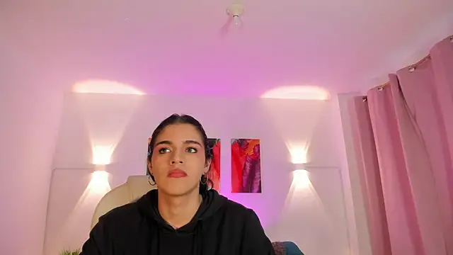 Snapshot of NoahCasstro chatting on February 11, 2:24 pm NoahCasstro online show from February 11, 2:24 pm