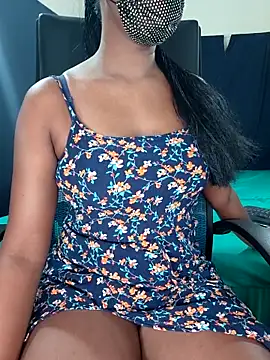 Snapshot of Midnight_Blossom chatting on May 10, 10:37 pm Midnight Blossom online show from May 10, 10:37 pm
