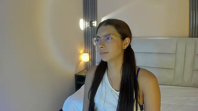 Snapshot of sara_saenz99 chatting on October 19, 7:58 pm sara saenz99 online show from October 19, 7:58 pm