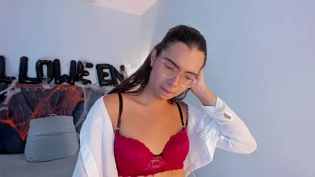 Snapshot of sara_saenz99 chatting on October 20, 8:20 pm sara saenz99 online show from October 20, 8:20 pm