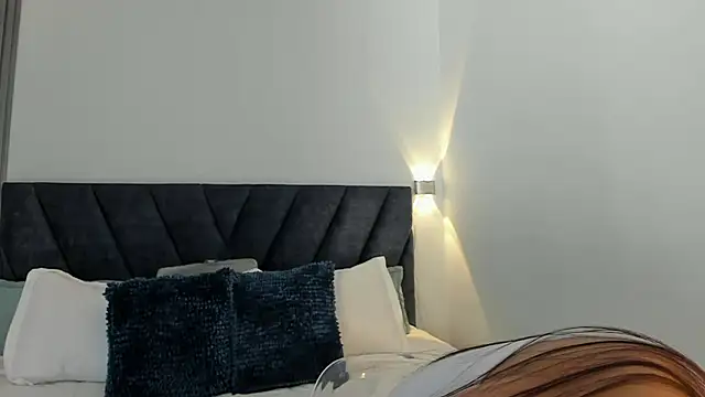 Snapshot of sara_saenz99 chatting on November 7, 8:31 pm sara saenz99 online show from November 7, 8:31 pm