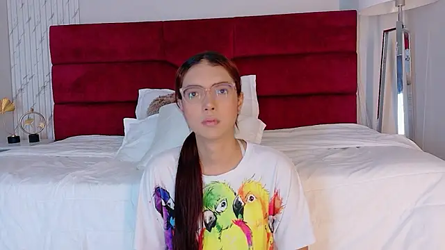 Snapshot of sara_saenz99 chatting on December 2, 7:09 pm sara saenz99 online show from December 2, 7:09 pm