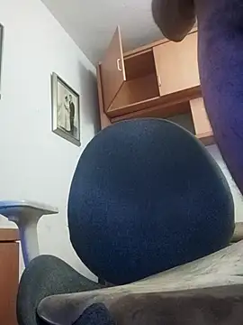 Snapshot of skrigul12 chatting on November 2, 6:38 am skrigul12 online show from November 2, 6:38 am