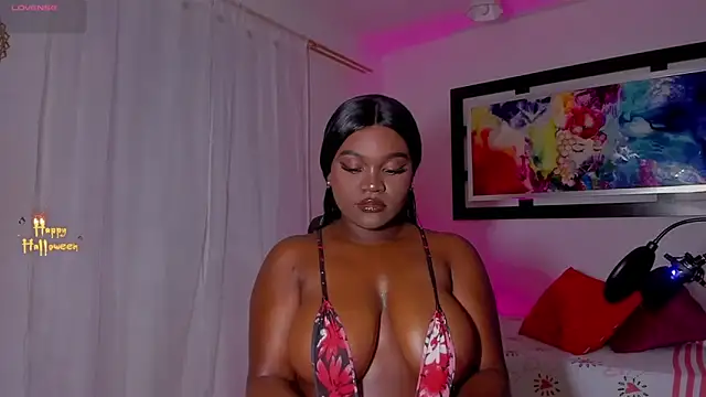 Snapshot of Scarlett_811 chatting on October 20, 10:43 pm Scarlett 811 online show from October 20, 10:43 pm