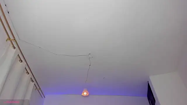 Snapshot of Scarlett_811 chatting on May 7, 8:25 pm Scarlett 811 online show from May 7, 8:25 pm