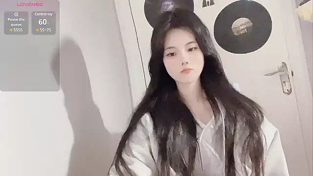 Qedgjwyz1 online show from February 19, 3:39 am