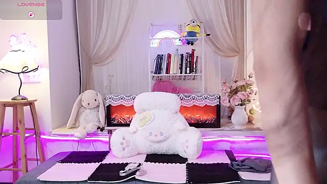 Momoever123456 online show from June 25, 1:04 pm