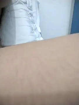 Snapshot of kBossgirls chatting on December 21, 7:10 pm kBossgirls online show from December 21, 7:10 pm