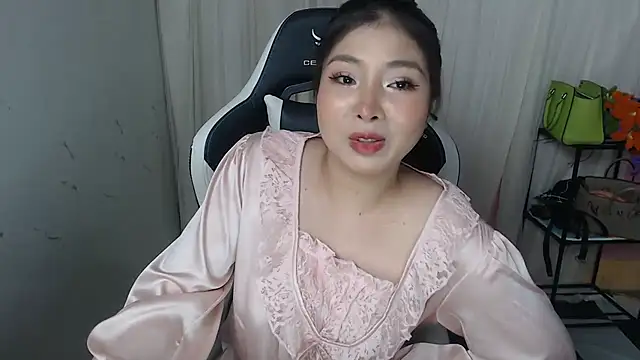 Snapshot of MiMi_0293 chatting on November 4, 6:12 am MiMi 0293 online show from November 4, 6:12 am