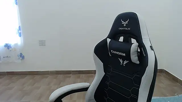 Snapshot of MiMi_0293 chatting on November 24, 7:41 am MiMi 0293 online show from November 24, 7:41 am