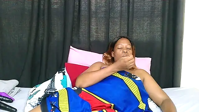 DIRTYTALKINQUEEN online show from January 24, 4:39 pm