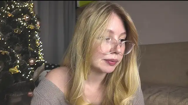 HoneyAudrey online show from December 18, 1:33 am